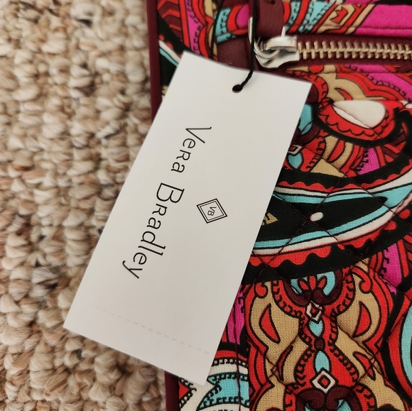 ☘️HP☘️ Vera Bradley Iconic Triple Zip Hipster in Regal Paisley - Picture 2 of 5